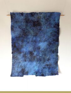 Renate Habinger: Blue 3.14 | Wandteppich, 2014 | ca. 80 x 120 cm | Handgeschöpftes Papier, Ölpastell