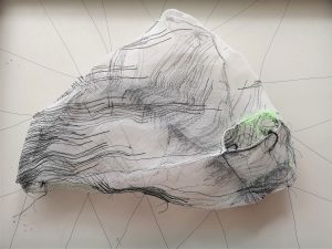 Eva Bakalar; der Waldstein aus der Serie SCHWER im Leicht Gewebecollage 72x 52; 2019